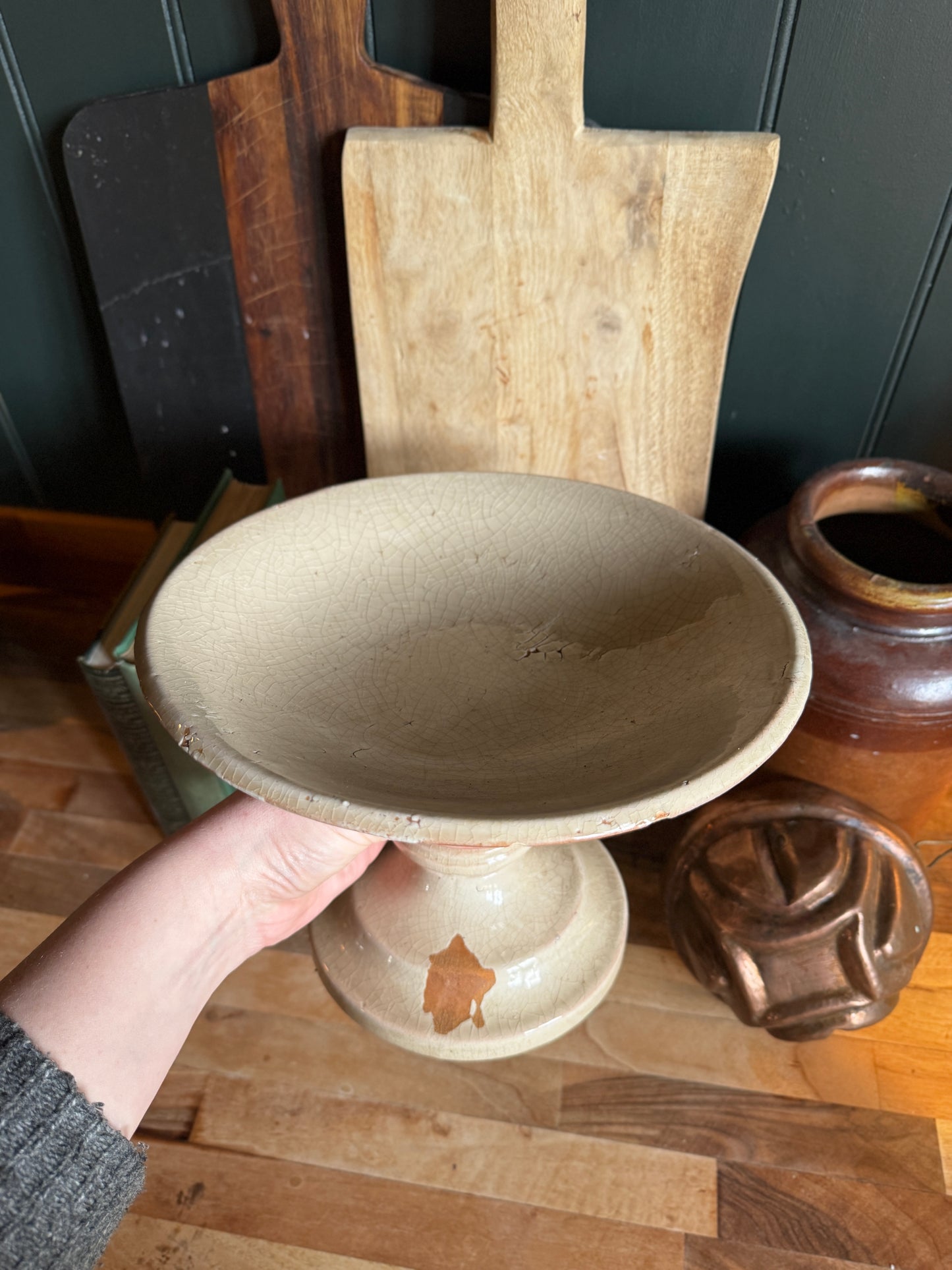 Vintage style pedestal bowl or cake stand