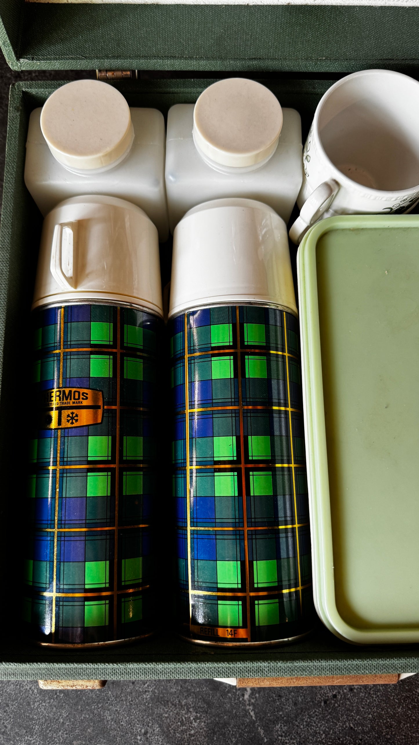 Brexton vintage picnic set