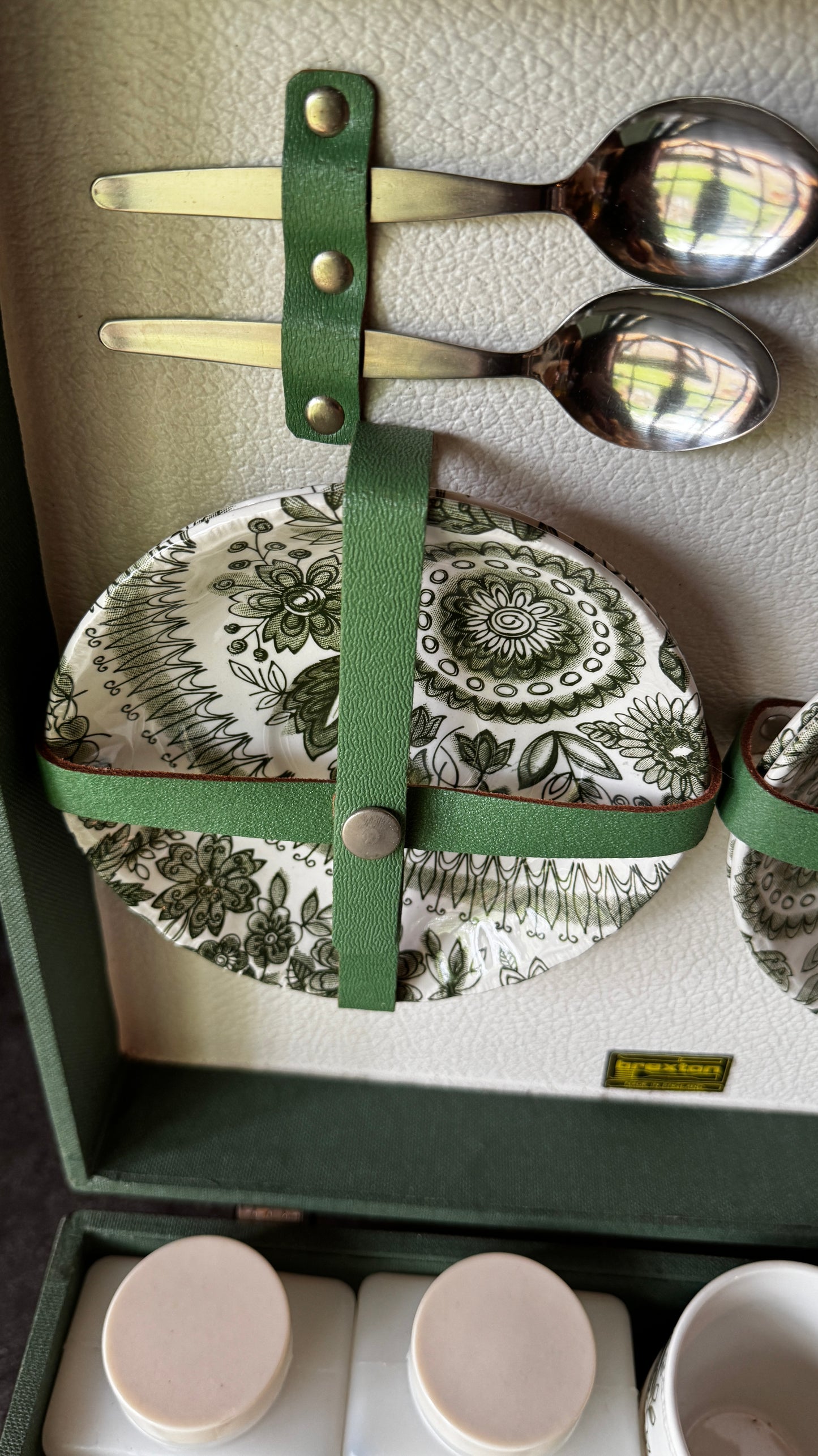 Brexton vintage picnic set