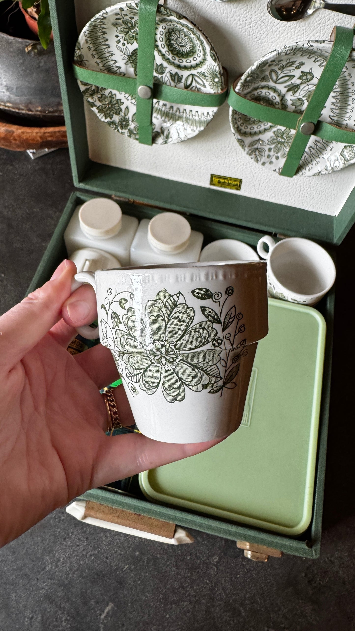 Brexton vintage picnic set
