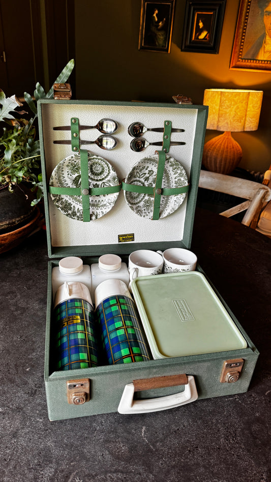 Brexton vintage picnic set